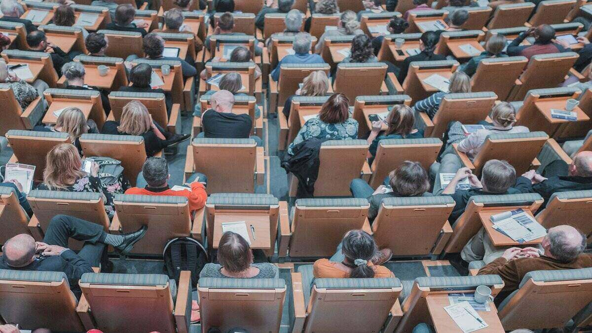 Government's plan to cut HECS/HELP by 20%: Is it the right move?